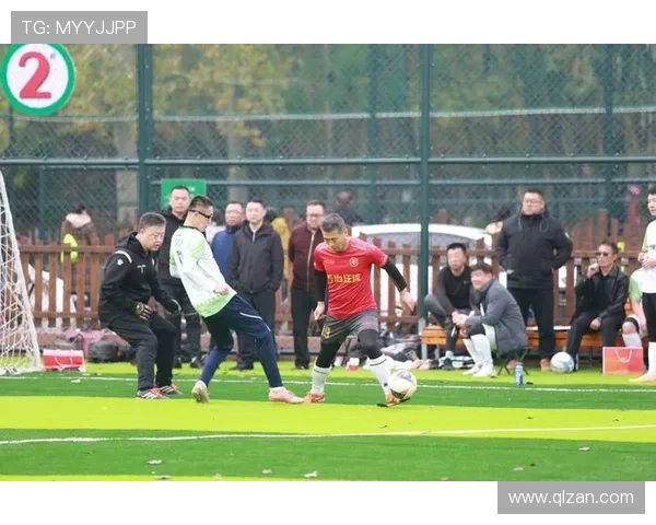 足球明星齐聚包头激情对决展现足球魅力与地方文化交融的精彩瞬间 足球明星齐聚包头激情对决展现足球魅力与地方文化交融的精彩瞬间