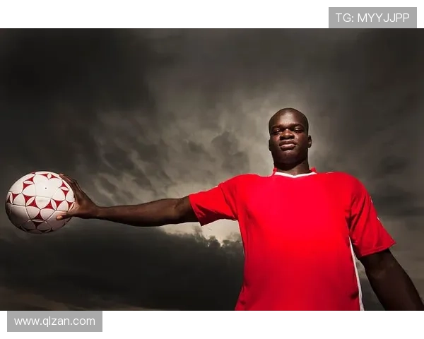 黑人足球明星闪耀深圳引领足球热潮激发年轻梦想 黑人足球明星闪耀深圳引领足球热潮激发年轻梦想