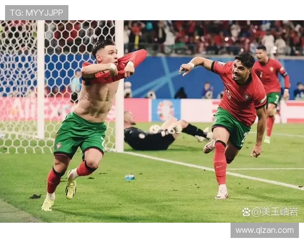 出名帅的足球明星们如何在绿茵场上展现个人魅力与风采